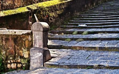 Le scale di Napoli: itinerari a piedi