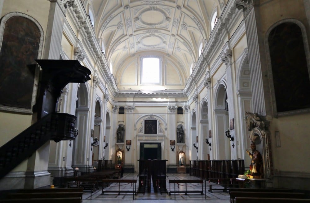 Alla scoperta della Basilica di San Pietro ad Aram, tra le più antiche di Napoli: un luogo dove storia e leggenda si incontrano e confondono!